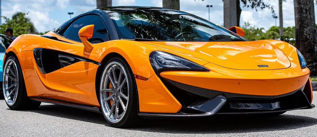McLaren vai cunhar NFTs de supercarros de luxo em parceria com a InfiniteWorld