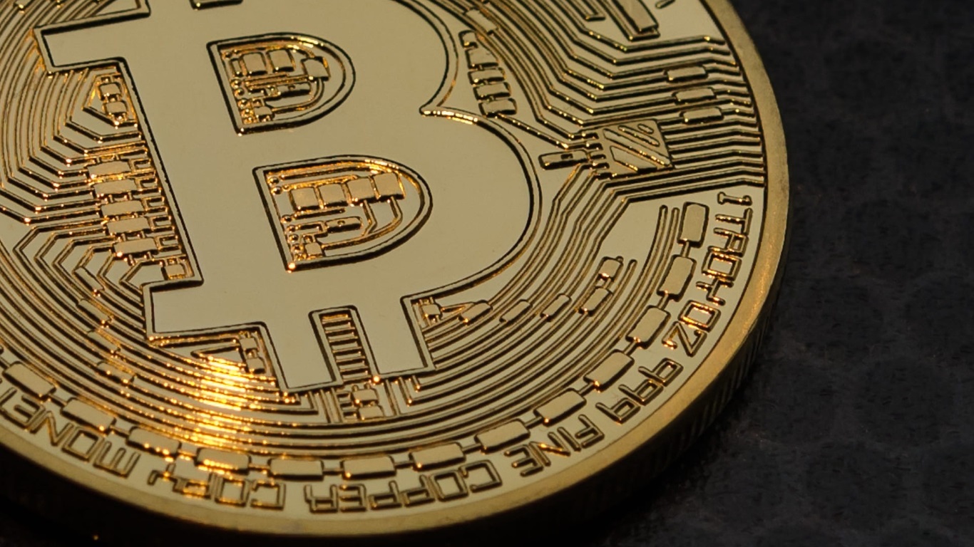 Bitcoin retoma US$ 44 mil em meio a um amplo rali de criptomoedas